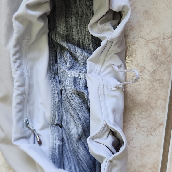 Women’s Speed Up Short Shorts.  Size 4. - Picture 4 of 10